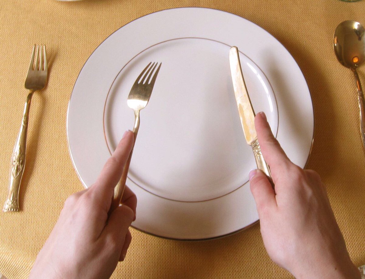 how-to-eat-food-with-a-fork-and-knife-1706078124.jpg