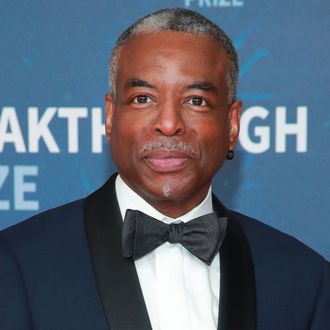 2083ab60e09489e21b1fb79f0aa69b7321-levar-burton.rsquare.w330.jpg