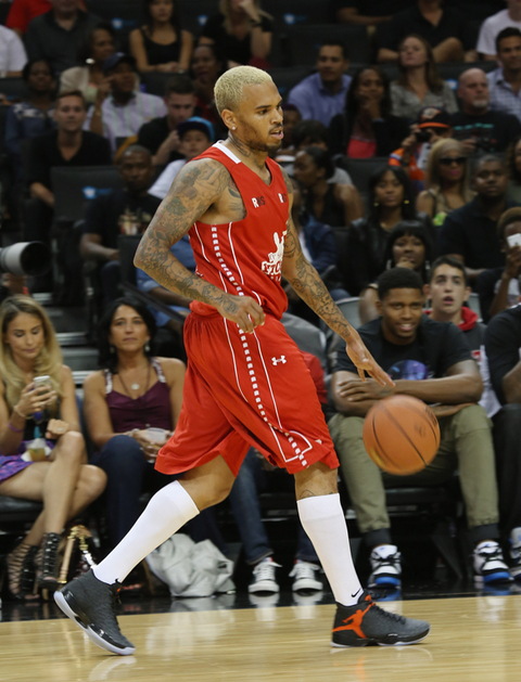 chris-brown-rihanna-basketball-photos-0118-480w.jpg