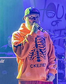 220px-Fred_Durst_performing_at_The_Roxy_on_December_3%2C_2019_%28Quintin_Soloviev%29.jpg