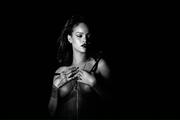 th_435635728_RihannaKissItBetterPromo2_122_78lo.jpg