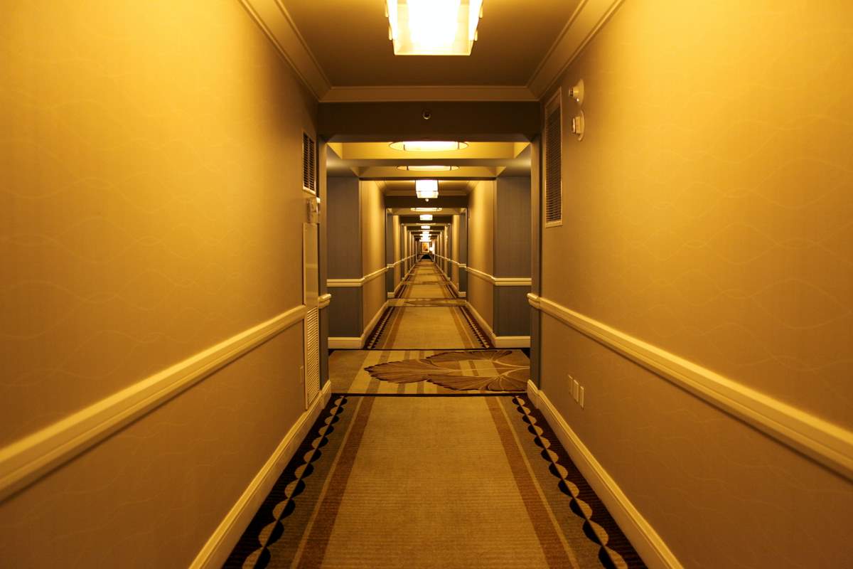 mandalay-bay-hallway.jpg