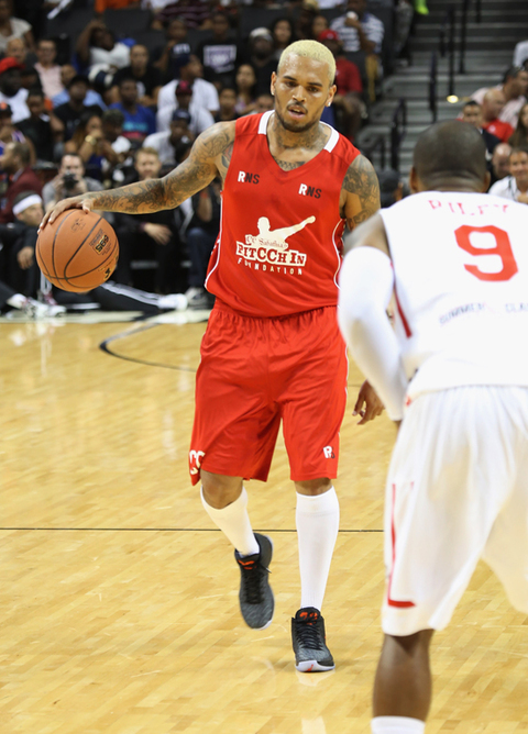 chris-brown-rihanna-basketball-photos-0110-480w.jpg