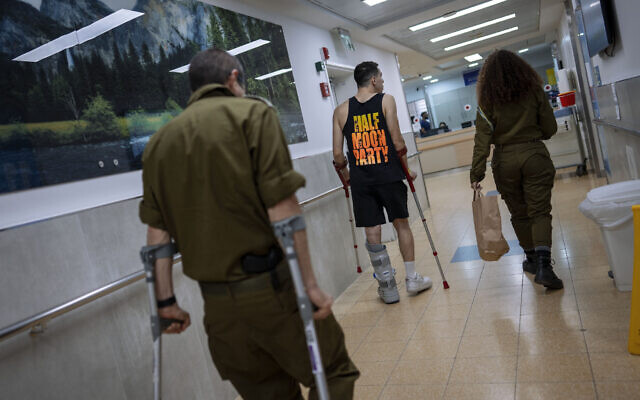 Over 10,000 Israeli troops treated since Oct. 7, says ministry rehab department