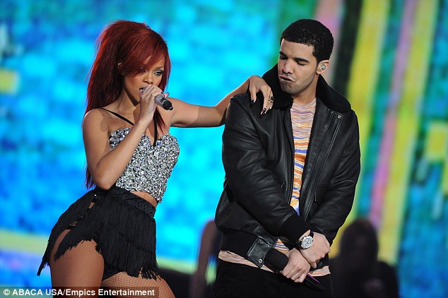 1411739860479_wps_43_Rihanna_and_Drake_perform.jpg