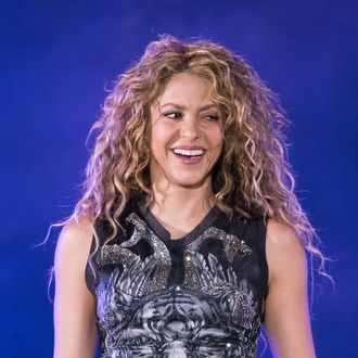 15-shakira.w330.h330.jpg