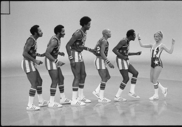 american-actress-goldie-hawn-performs-with-the-harlem-globetrotters-including-robert-paige.jpg