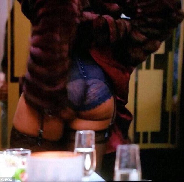 290CD32E00000578-3095580-Her_Cookies_Taraji_displayed_her_bottom_while_clad_in_lingerie_f-a-36_1432567282764.jpg