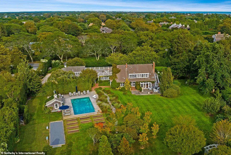 84635107-13397747-Drew_Barrymore_has_listed_her_lavish_Hamptons_estate_which_was_c-a-123_1715215322771.jpg