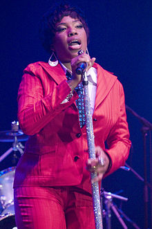 220px-Macy_Gray_2008.07.23_027.jpg