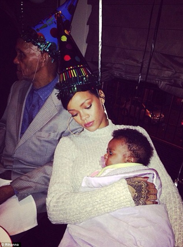 1415138001887_wps_32_Rihanna_at_Grandfather_s_.jpg