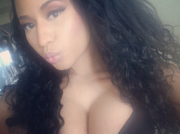 nicki-minaj-selfie--1418385261-view-0.png