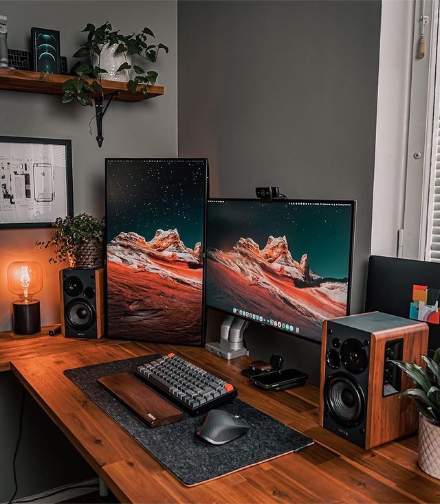 Gaming-Setup-Ideas_warm-lights-3.jpg