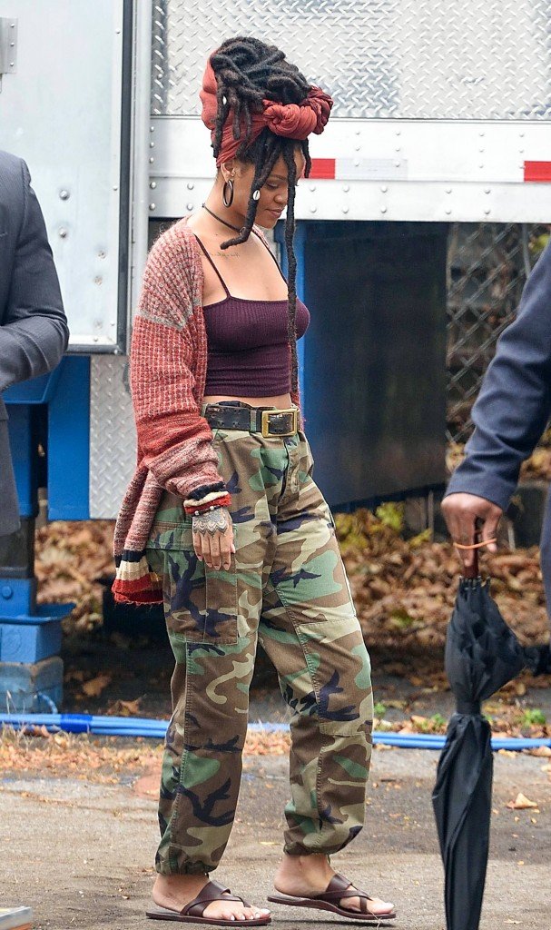 Rihanna-Pokies-10-607x1024.jpg