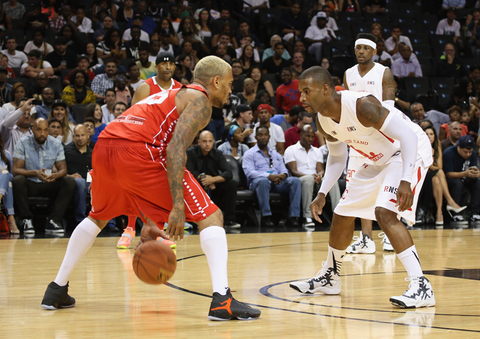 chris-brown-rihanna-basketball-photos-0117-480w.jpg