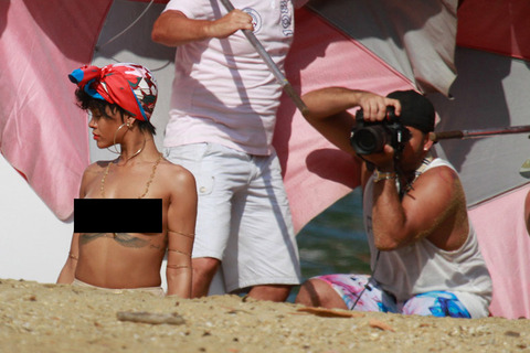 rihanna-topless-beach-photos-016-480w-2.jpg