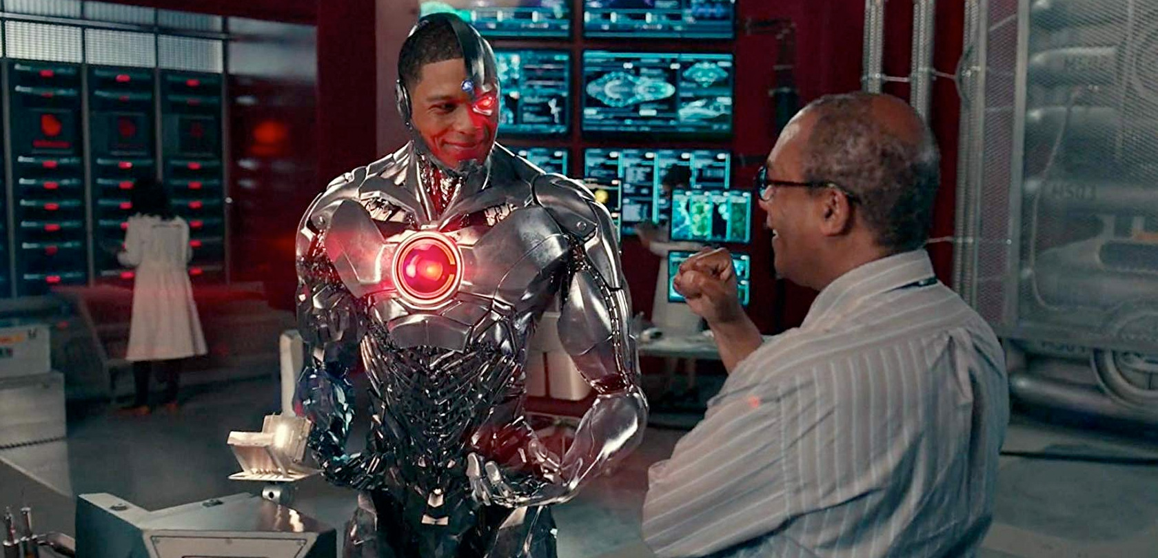 justiceleague-cyborg-silasstone-lab.jpg