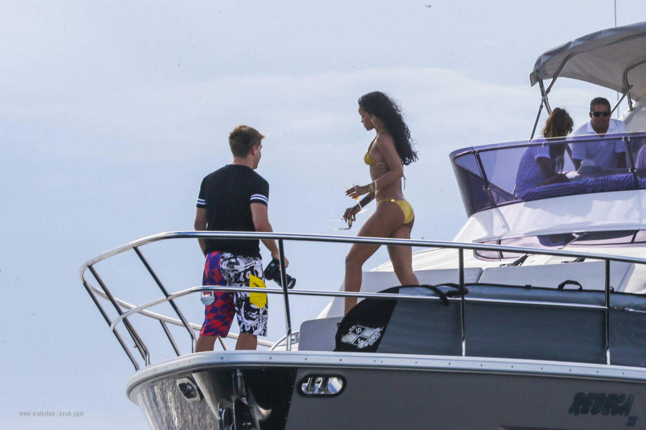 RihannaYellowKiniYacht2.jpg