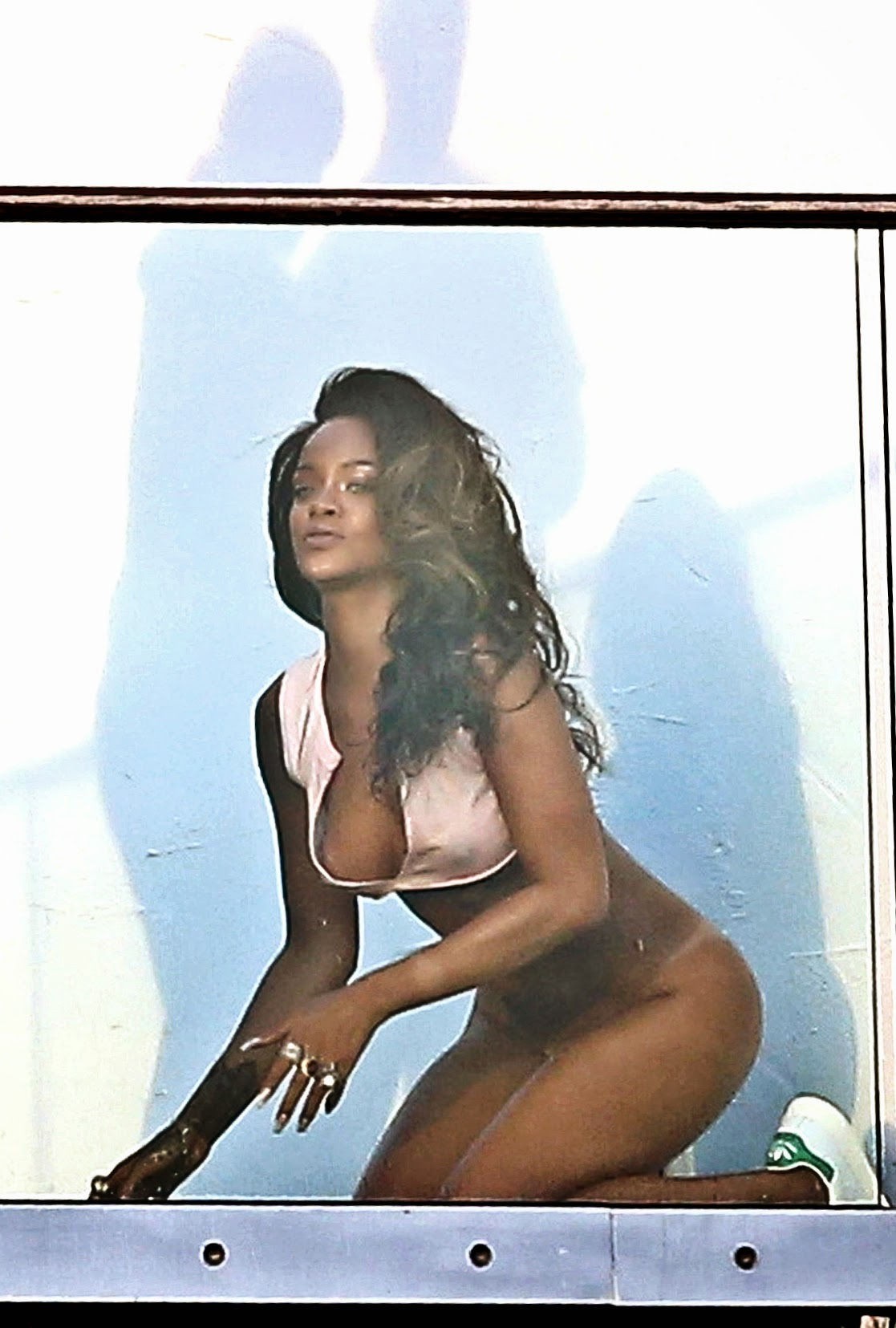 Rihanna-Nude-The-Fappening-pro-6.jpg