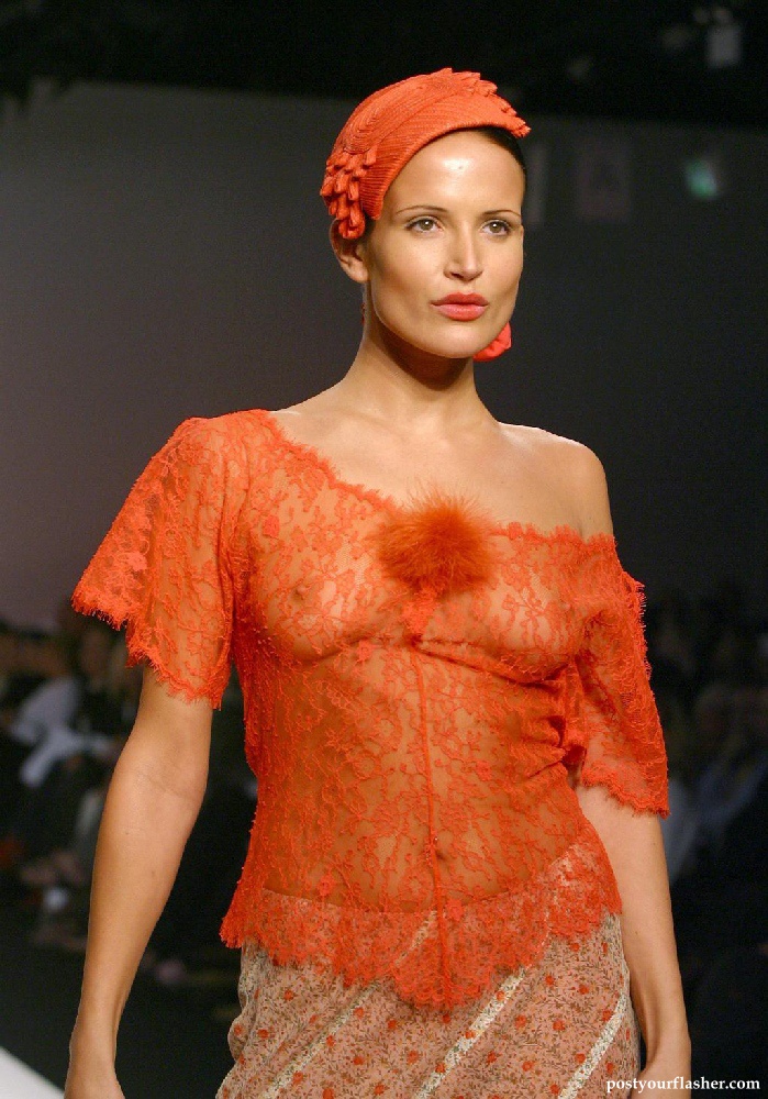 nude_and_naked_at_catwalk_23.jpg