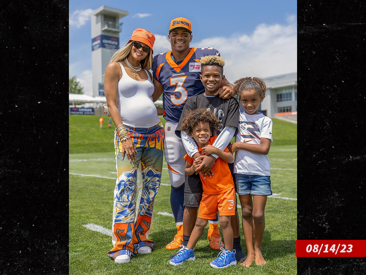 russell wilson, ciara and famiy instagram photo russell wilson, ciara and famiy instagram photo